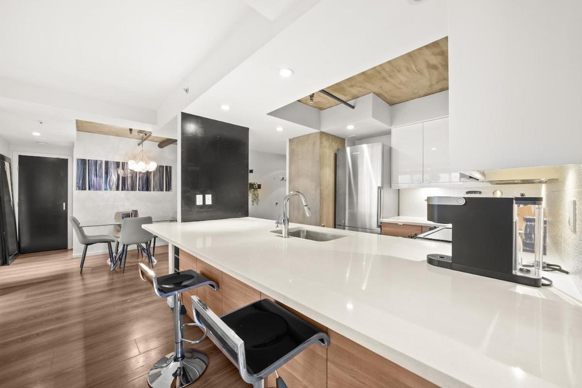 Beautiful 2 Bed Home Dt With Free Parking 溫哥華 外观 照片