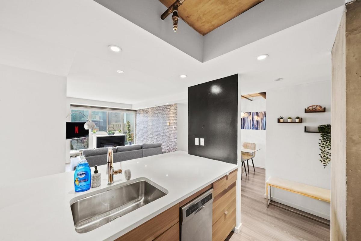 Beautiful 2 Bed Home Dt With Free Parking 溫哥華 外观 照片