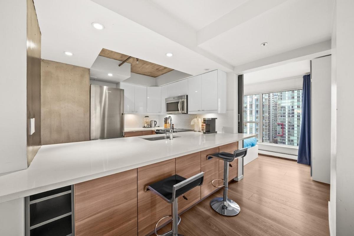 Beautiful 2 Bed Home Dt With Free Parking 溫哥華 外观 照片