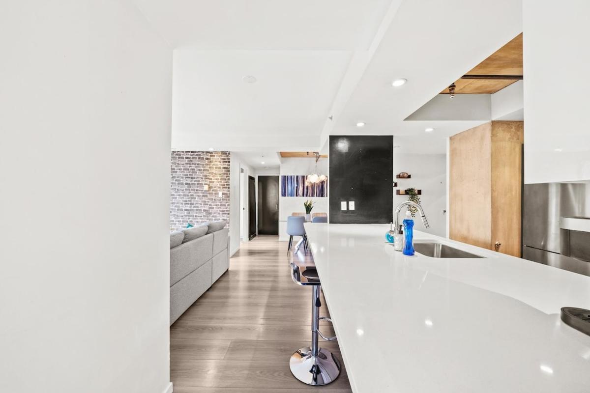 Beautiful 2 Bed Home Dt With Free Parking 溫哥華 外观 照片