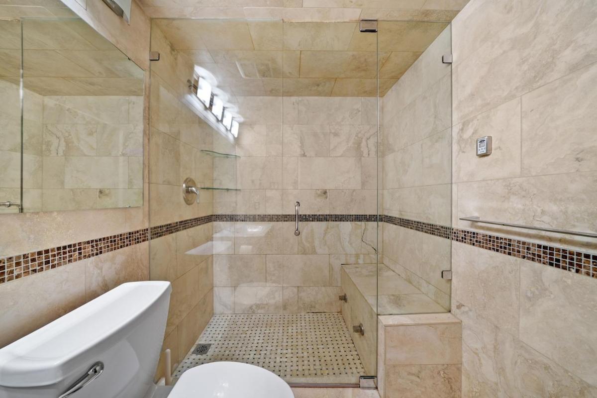 Beautiful 2 Bed Home Dt With Free Parking 溫哥華 外观 照片