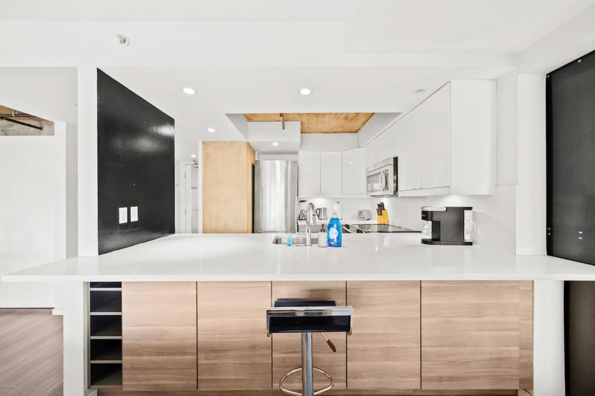 Beautiful 2 Bed Home Dt With Free Parking 溫哥華 外观 照片
