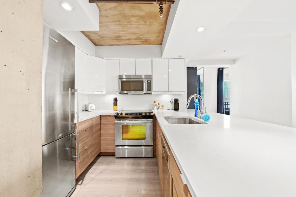 Beautiful 2 Bed Home Dt With Free Parking 溫哥華 外观 照片
