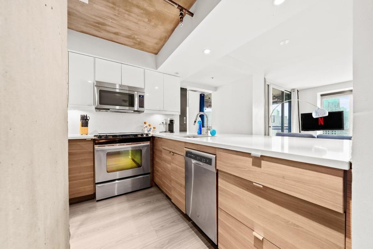 Beautiful 2 Bed Home Dt With Free Parking 溫哥華 外观 照片