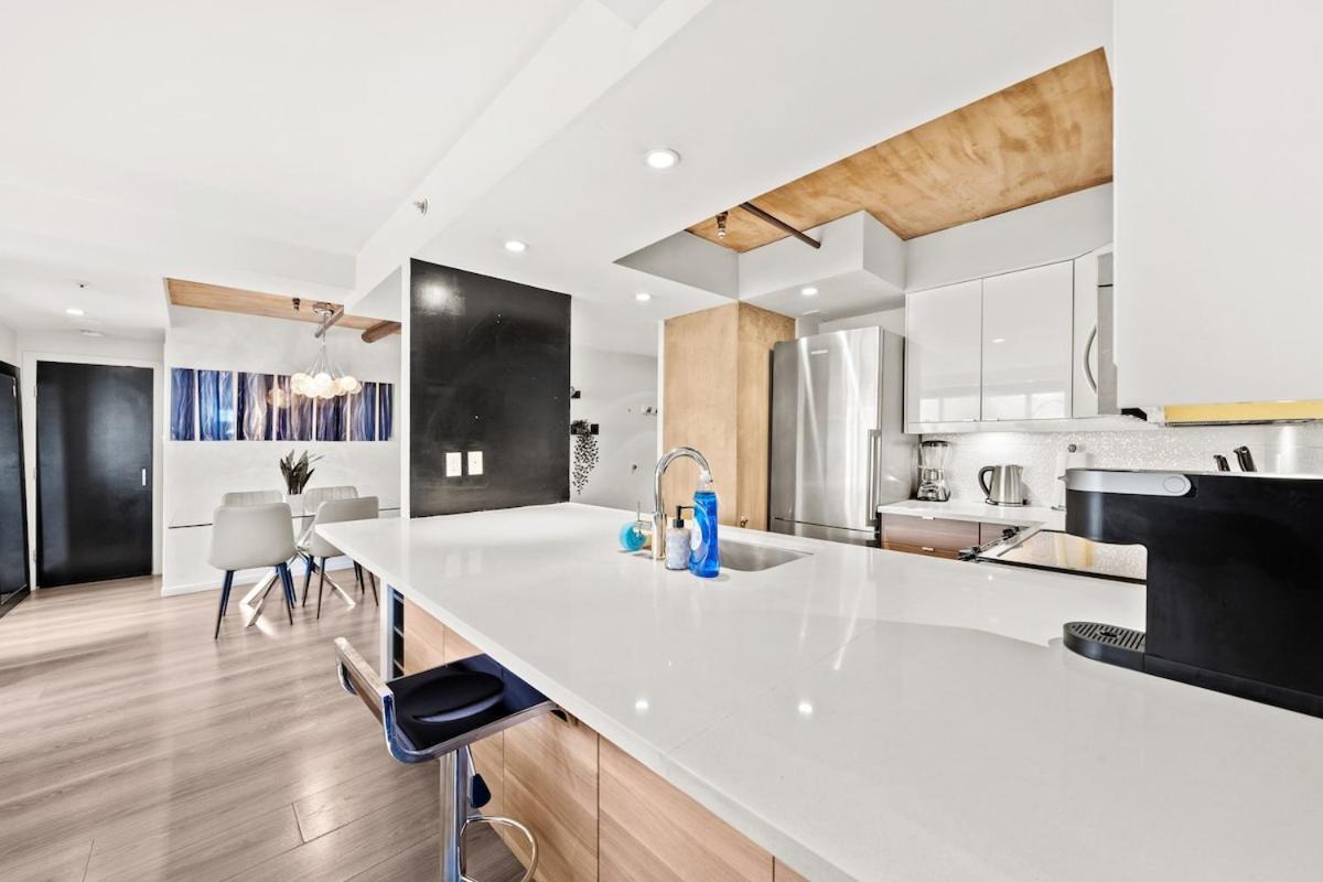 Beautiful 2 Bed Home Dt With Free Parking 溫哥華 外观 照片
