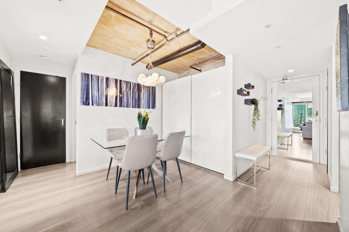 Beautiful 2 Bed Home Dt With Free Parking 溫哥華 外观 照片
