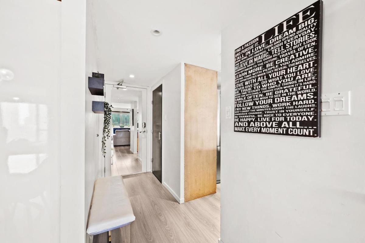 Beautiful 2 Bed Home Dt With Free Parking 溫哥華 外观 照片