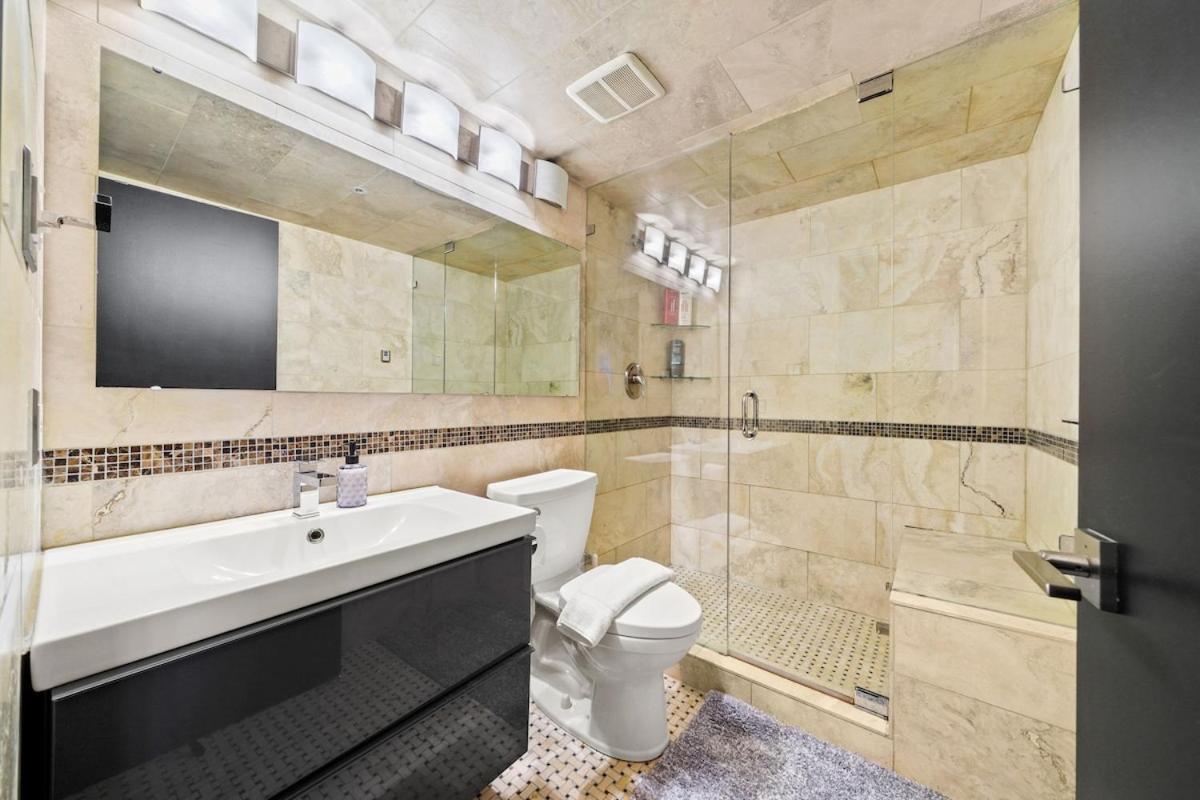 Beautiful 2 Bed Home Dt With Free Parking 溫哥華 外观 照片